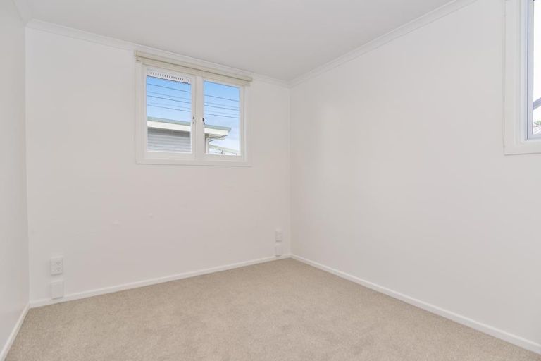 Photo of property in 30 Woodglen Road, Glen Eden, Auckland, 0602