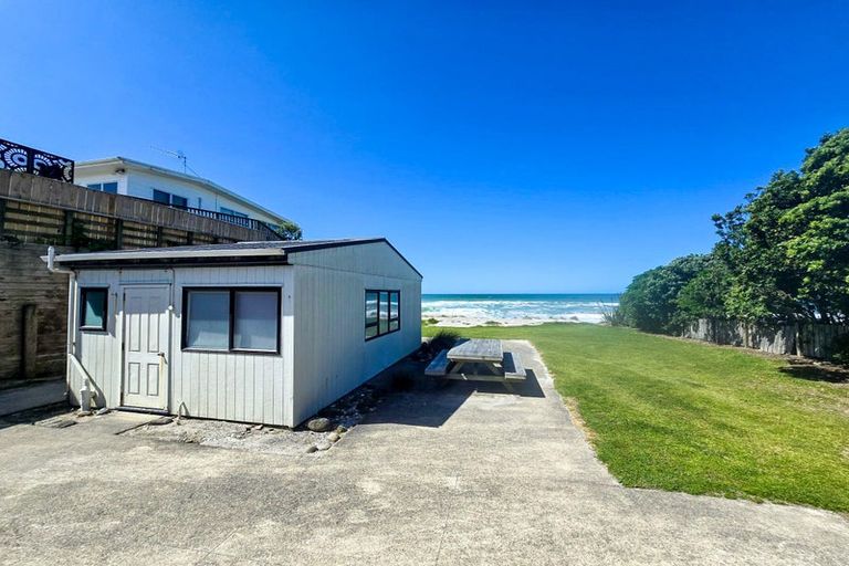 Photo of property in 213 Pukehina Parade, Pukehina, 3189