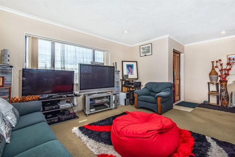 Photo of property in 235 Triangle Road, Massey, Auckland, 0614