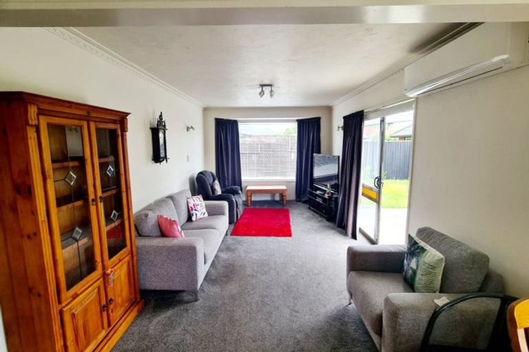 Photo of property in 2/5 Gibbs Place, Halswell, Christchurch, 8025