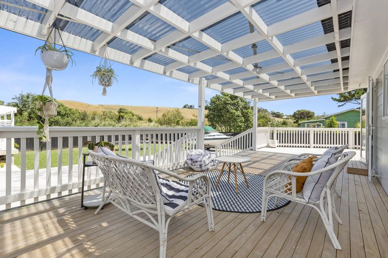 Photo of property in 30 Uenuku Avenue, Raglan, 3225