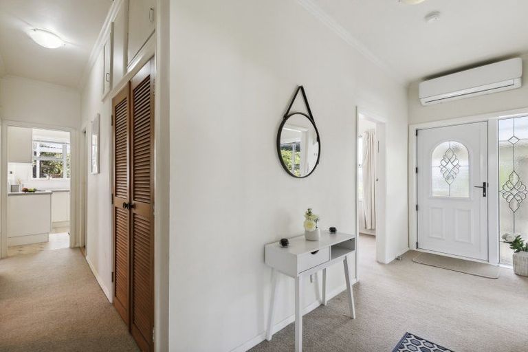 Photo of property in 44 Raroa Terrace, Tawa, Wellington, 5028