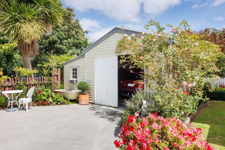 Photo of property in 89 Bridge Street, Bulls, 4818