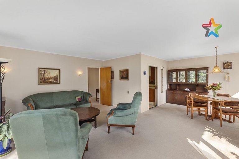 Photo of property in 455 Stokes Valley Road, Stokes Valley, Lower Hutt, 5019