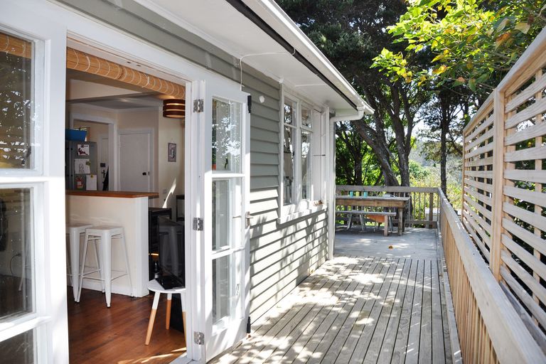 Photo of property in 23 Cumberland Street, Leigh, 0985