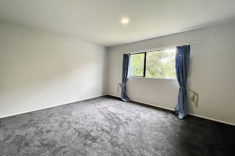 Photo of property in 3/252 East Coast Road, Forrest Hill, Auckland, 0620
