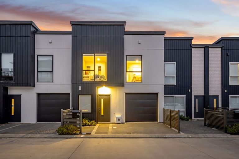 Photo of property in 40 Koreke Close, Kenepuru, Porirua, 5022