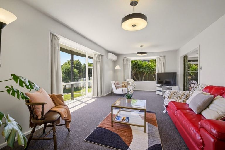 Photo of property in 4 Larkhill Place, Russley, Christchurch, 8042