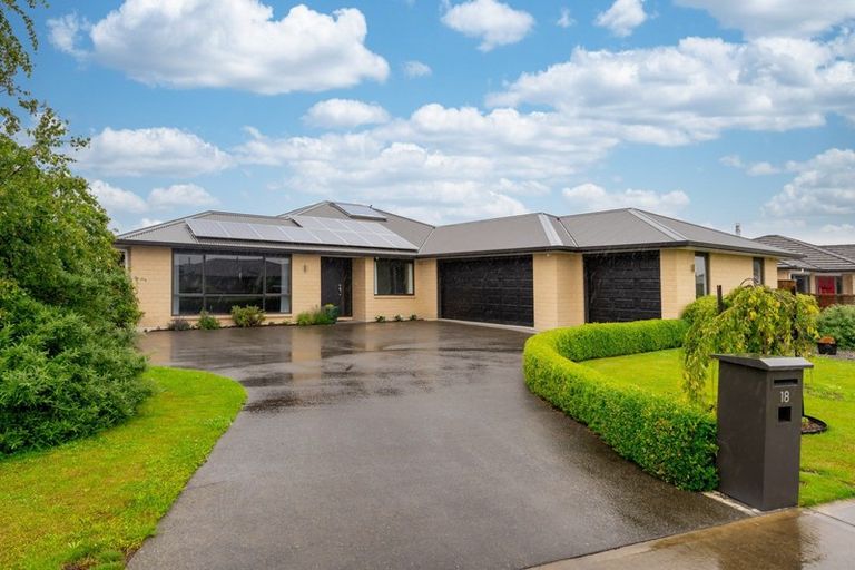 Photo of property in 18 Feist Street, Carterton, 5713