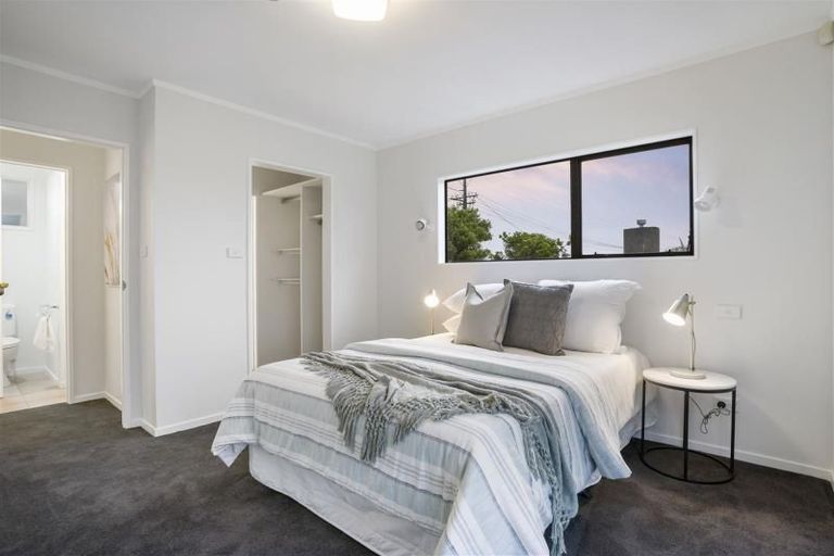 Photo of property in 1/81 Carlisle Road, Torbay, Auckland, 0632