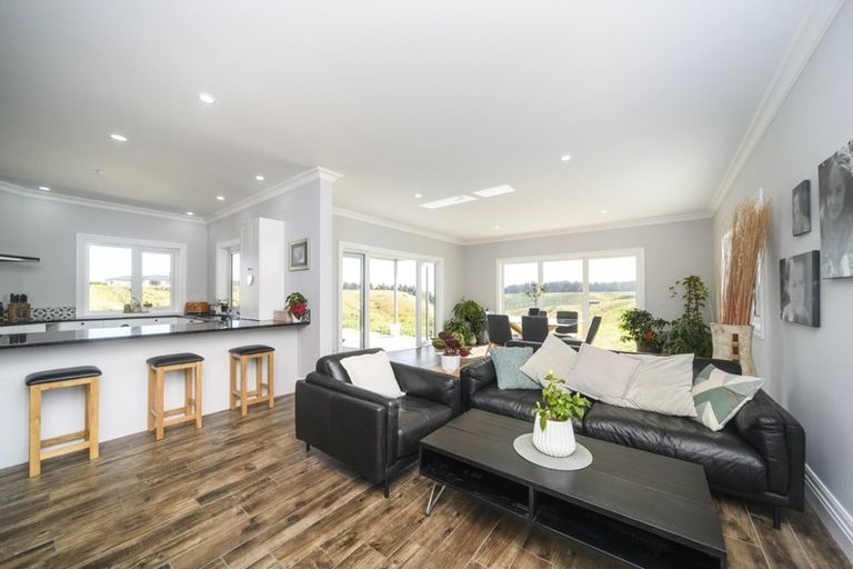 Photo of property in 52 Highland View Drive, Tokomaru, Palmerston North, 4474