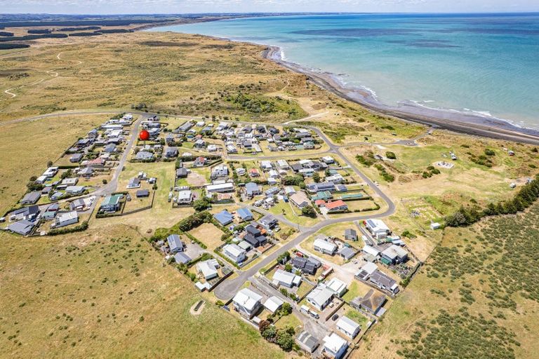 Photo of property in 13 Okiwa Terrace, Waiinu Beach, Whanganui, 4588