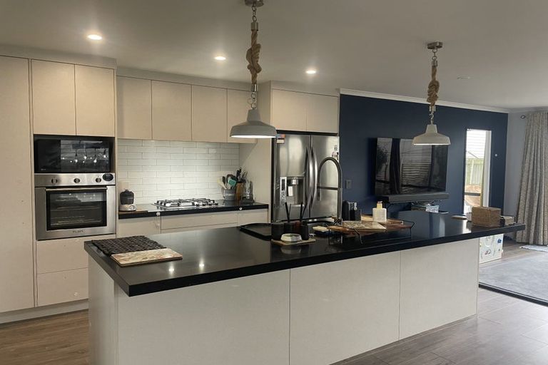 Photo of property in 10 Hopuni Way, Takanini, 2112