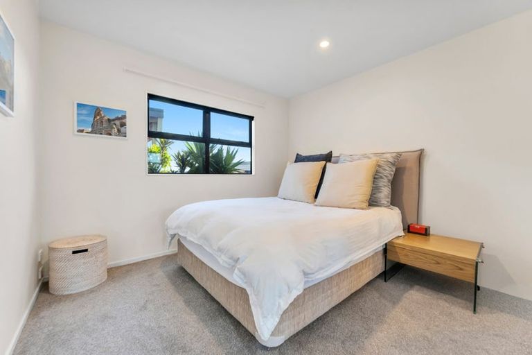 Photo of property in 2/79 Schnapper Rock Road, Schnapper Rock, Auckland, 0632