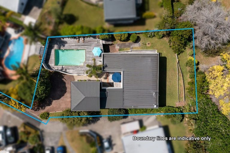 Photo of property in 166 Stapleford Crescent, Browns Bay, Auckland, 0630