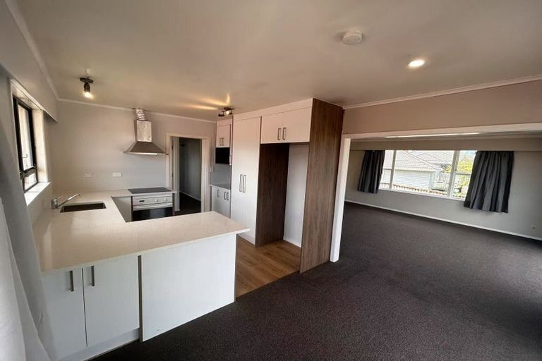 Photo of property in 33 School Road, Te Atatu South, Auckland, 0610