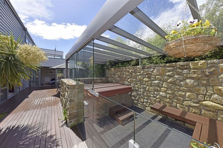 Photo of property in 27 Strowan Road, Strowan, Christchurch, 8052