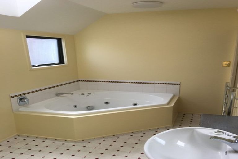 Photo of property in 4a Denley Gardens, Avonhead, Christchurch, 8042