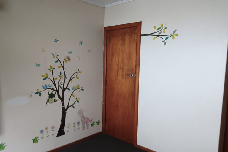 Photo of property in 2 Epsom Way, Karori, Wellington, 6012