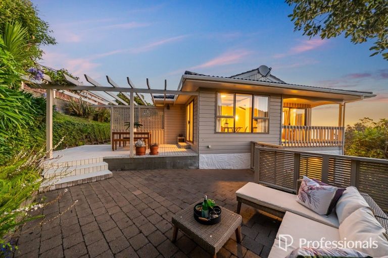 Photo of property in 14 Hibiscus Grove, Maungaraki, Lower Hutt, 5010