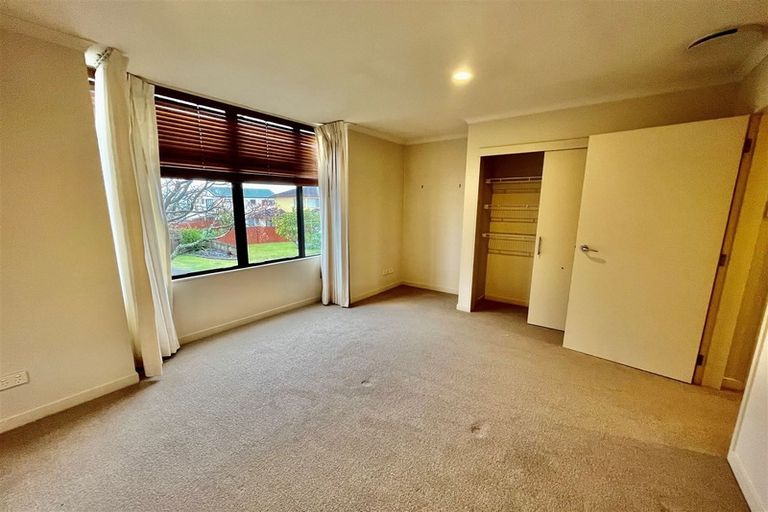 Photo of property in 38 Vinograd Drive, Te Atatu Peninsula, Auckland, 0610