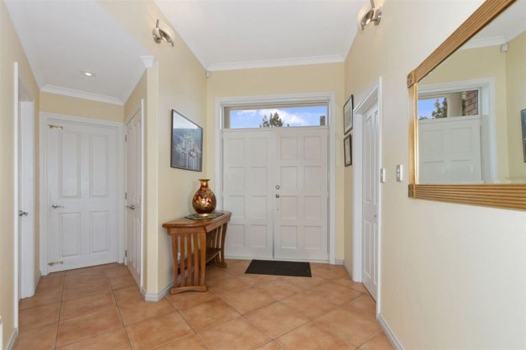 Photo of property in 18 Willowview Drive, Redwood, Christchurch, 8051