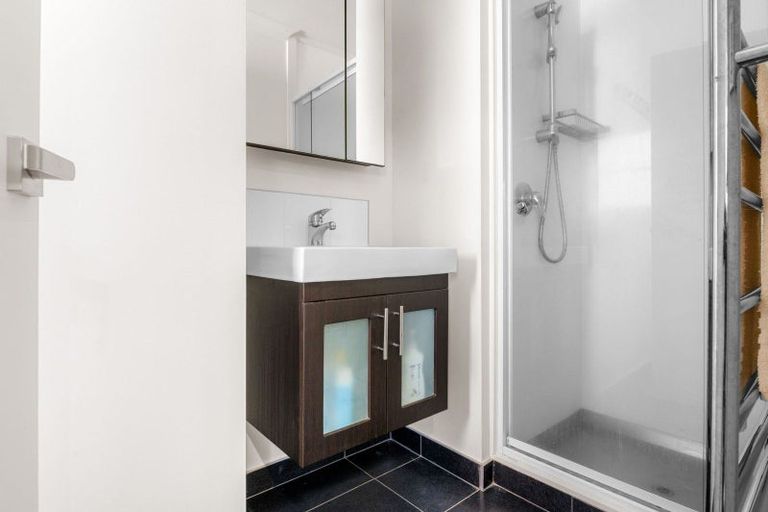 Photo of property in 42 Gilbass Avenue, Hamilton Lake, Hamilton, 3204