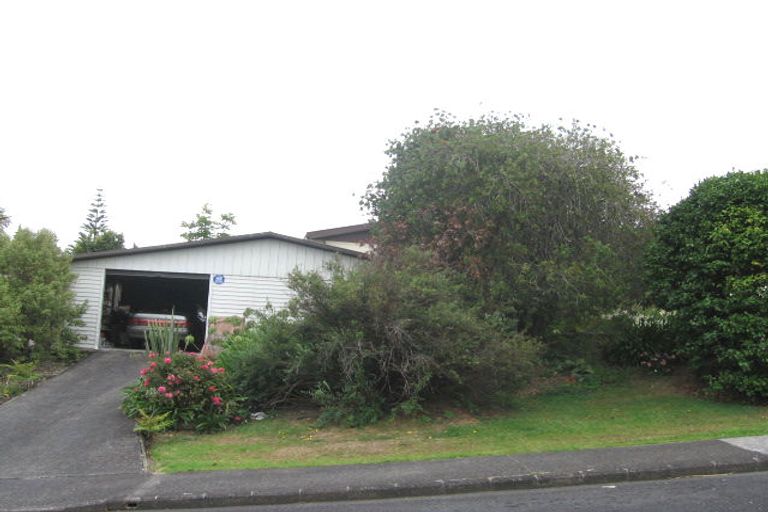 Photo of property in 11 Segedin Place, Glenfield, Auckland, 0629
