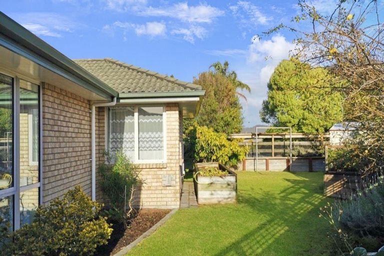 Photo of property in 4 Wai Place, One Tree Point, 0118