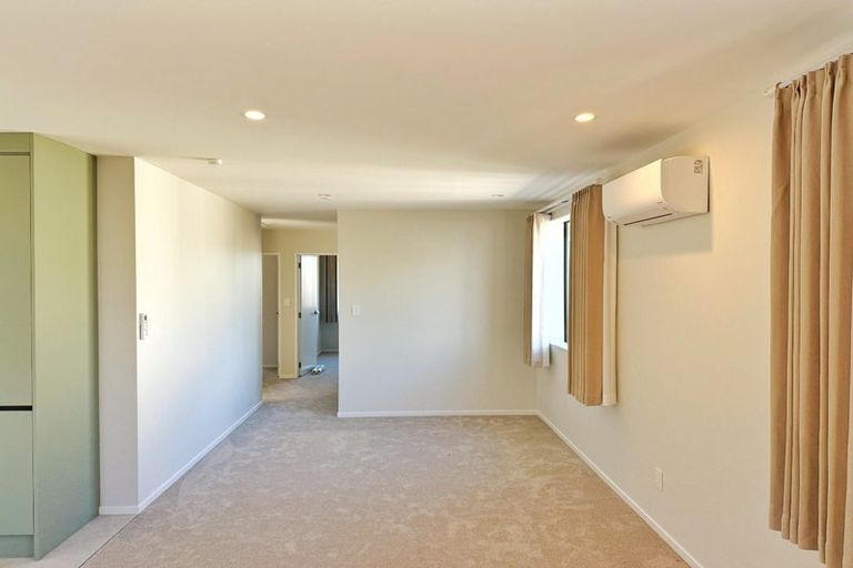 Photo of property in 94 West Harbour Drive, West Harbour, Auckland, 0618