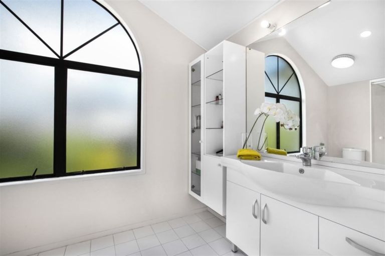 Photo of property in 8 Gillard Place, Eastern Beach, Auckland, 2012