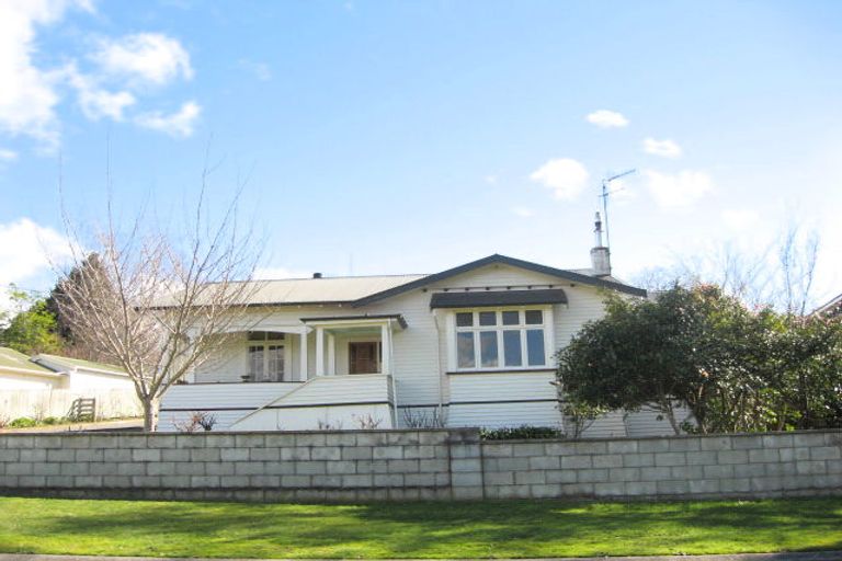 Photo of property in 30 Domain Road, Waipawa, 4210