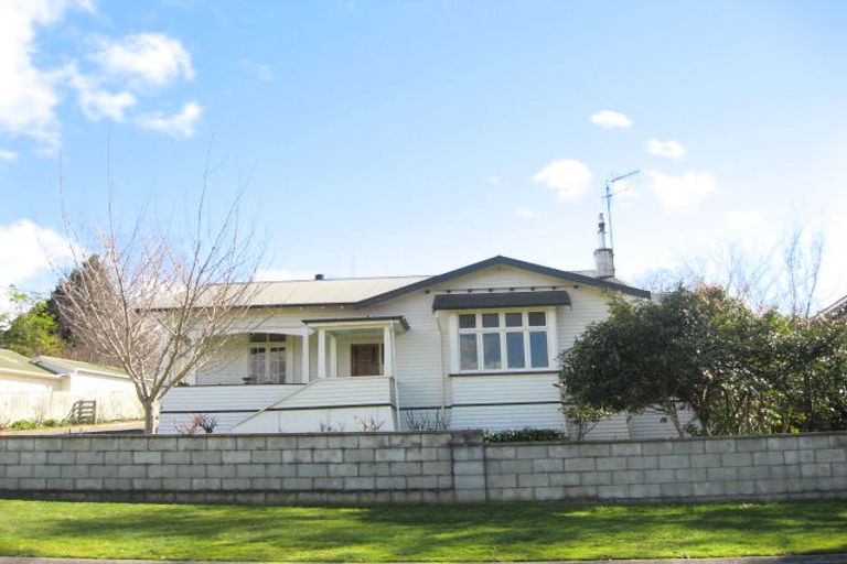 Photo of property in 30 Domain Road, Waipawa, 4210