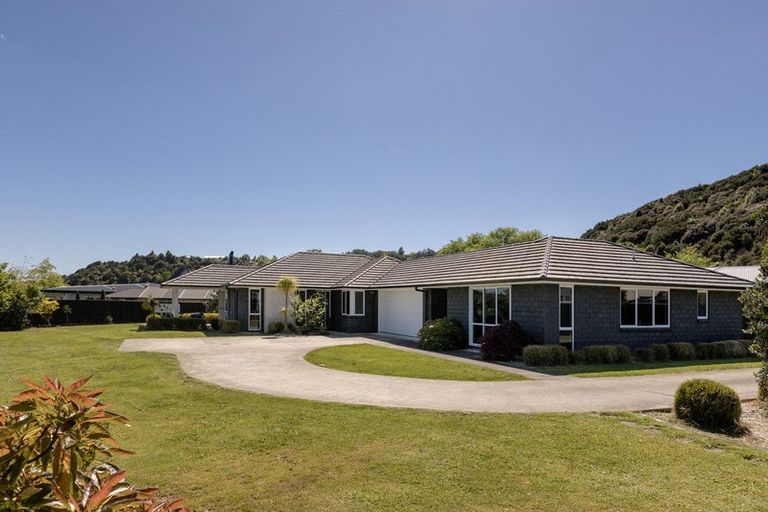 Photo of property in 266 Lakes Boulevard, Pyes Pa, Tauranga, 3112