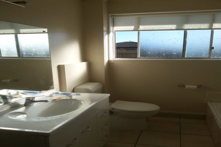 Photo of property in 33 Oriwa Street, Waikanae, 5036