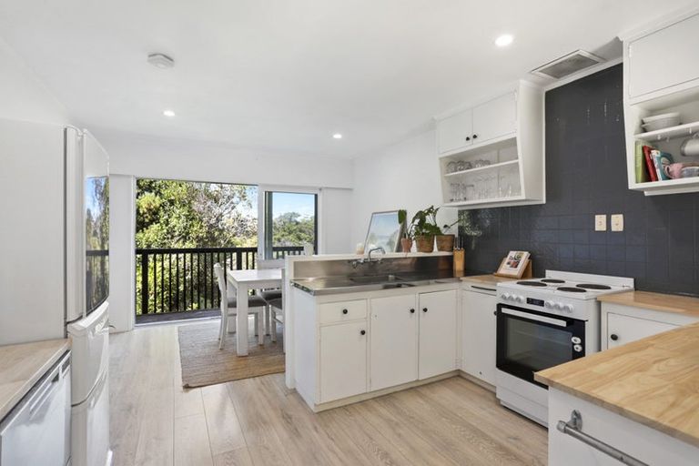 Photo of property in 35 Takahe Road, Titirangi, Auckland, 0604