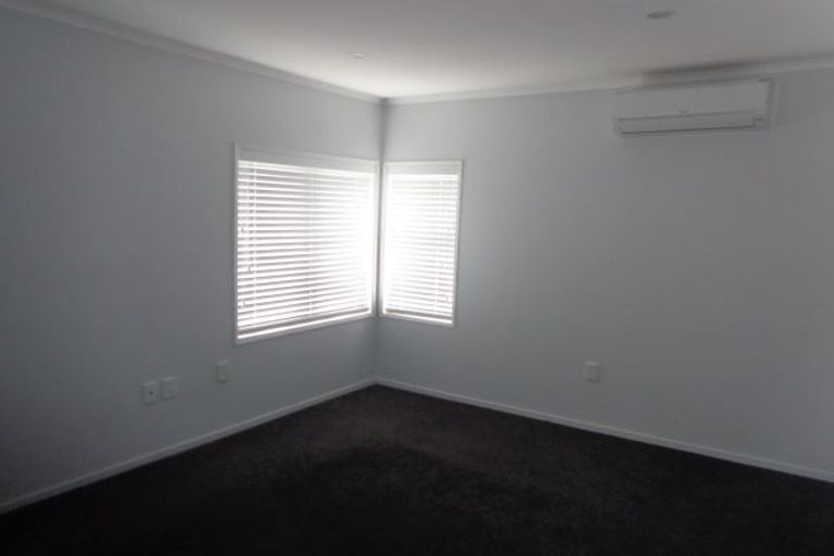 Photo of property in 81 Hobsonville Road, West Harbour, Auckland, 0618