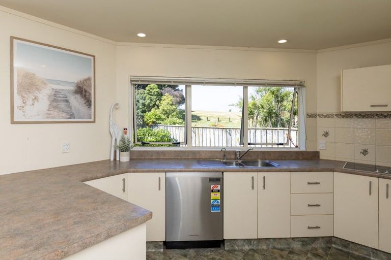 Photo of property in 22 Kowhai Grove, Raumati Beach, Paraparaumu, 5032