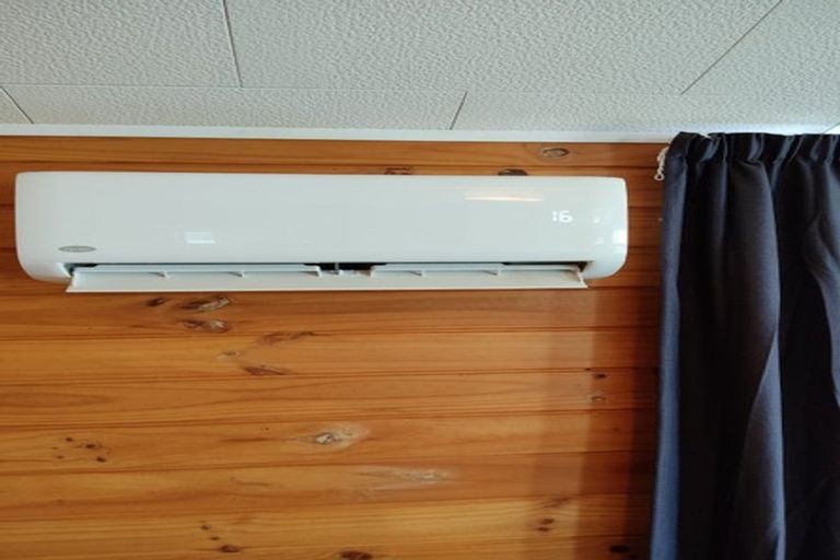 Photo of property in 9 Cottam Grove, Northcross, Auckland, 0632