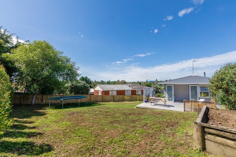 Photo of property in 50 La Rosa Street, Green Bay, Auckland, 0604