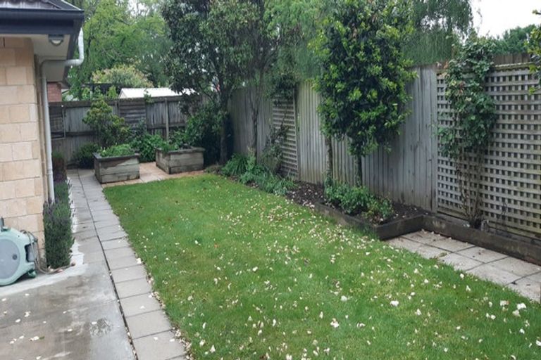 Photo of property in 4 The Oval, Hillmorton, Christchurch, 8024