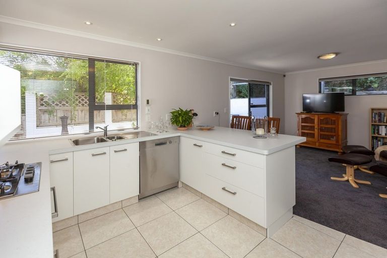 Photo of property in 83 Kakariki Grove, Waikanae, 5036