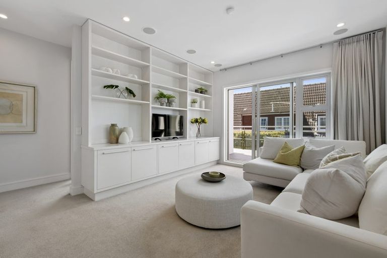 Photo of property in 8/258 Hurstmere Road, Takapuna, Auckland, 0622