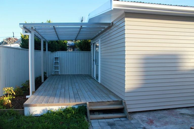 Photo of property in 3 Glen Marine Parade, Glendene, Auckland, 0602