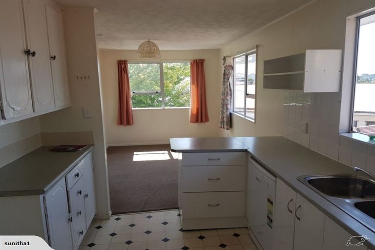 Photo of property in 4 Tacitus Place, Totara Vale, Auckland, 0629