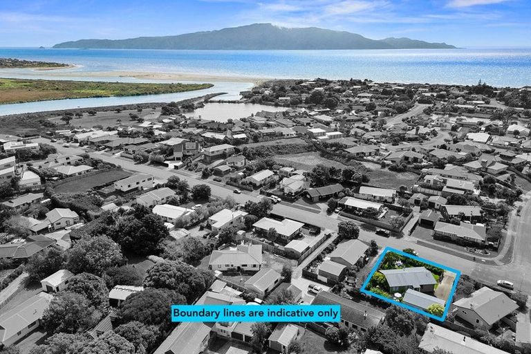 Photo of property in 88 Queens Road, Waikanae Beach, Waikanae, 5036