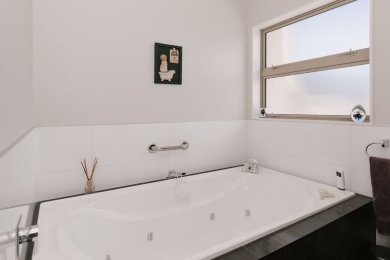 Photo of property in 48 Rodeo Drive, Kelvin Grove, Palmerston North, 4414