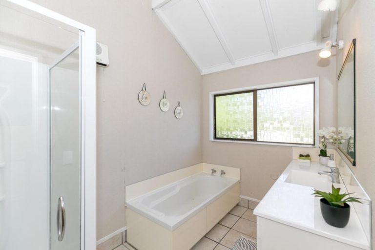 Photo of property in 8 Opoia Road, Hamilton East, Hamilton, 3216