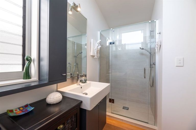 Photo of property in 90a Beach Road, Castor Bay, Auckland, 0620