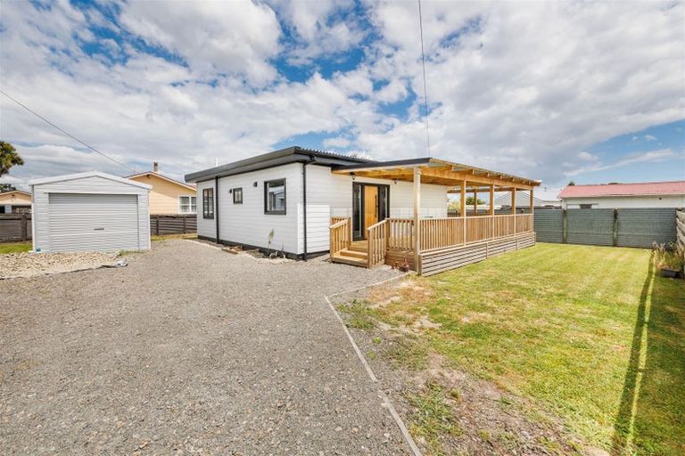 Photo of property in 6 Collins Crescent, Feilding, 4702